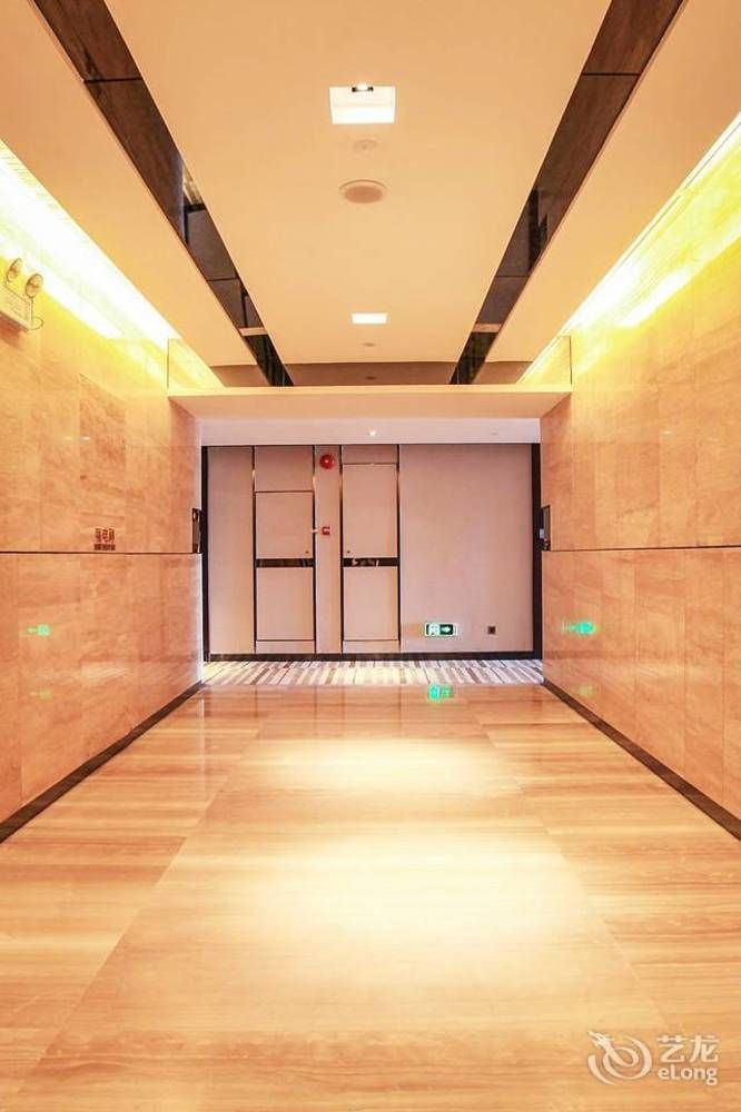 Lunkai International Hotel Гуанджоу Екстериор снимка